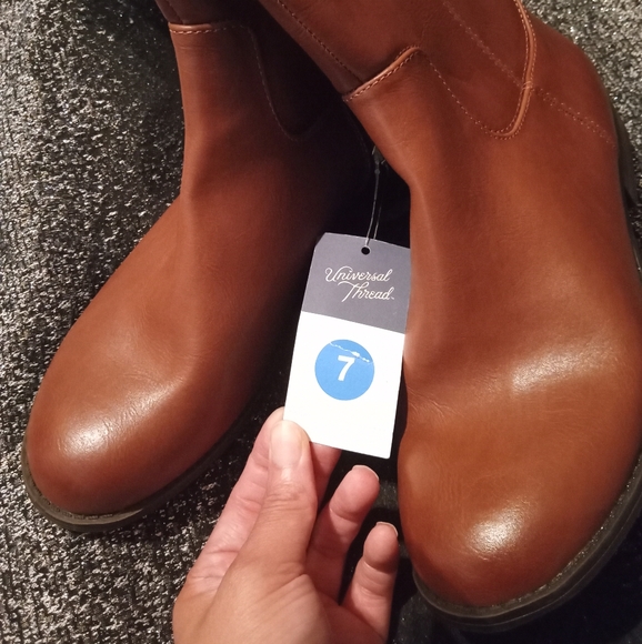 Boots - Picture 5 of 6